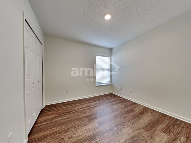 Building Photo - 716 Sid Dr