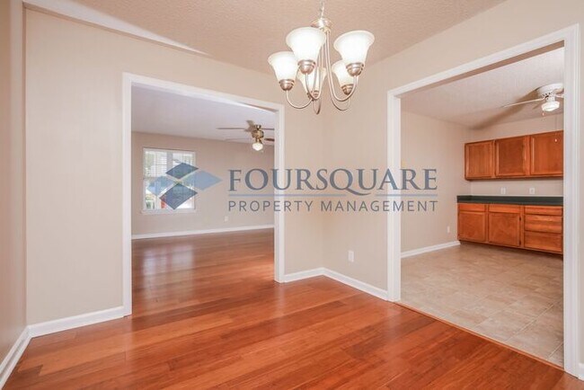 Building Photo - Charming Raleigh Home with Open Floor Plan, Fireplace & Back Deck