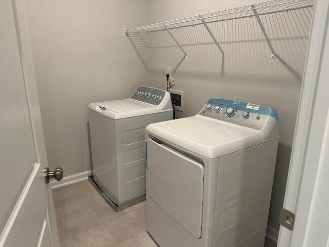 Building Photo - 1106 Harmony Trl