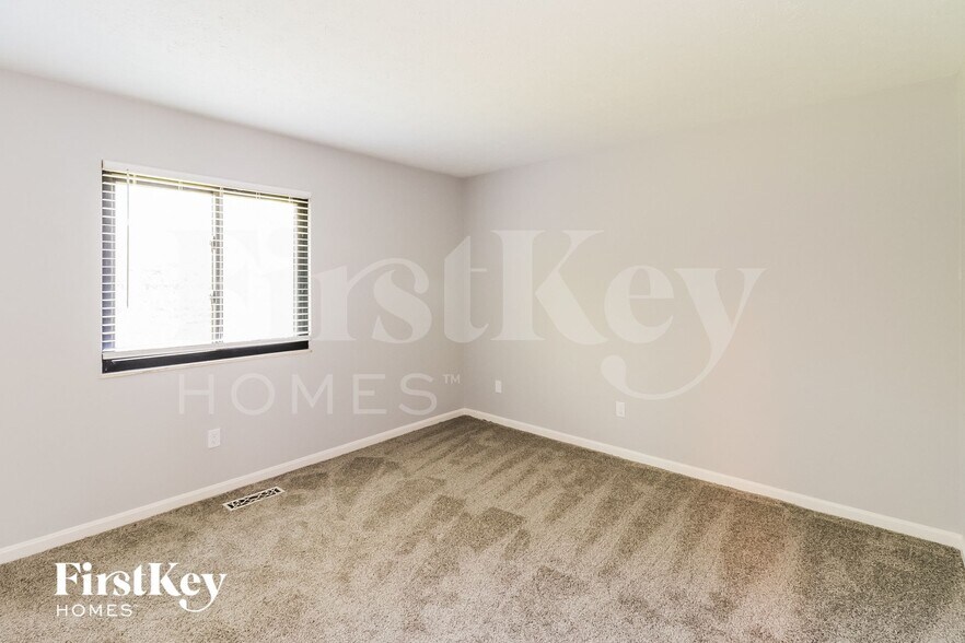 Building Photo - 5571 Creekwood Cir