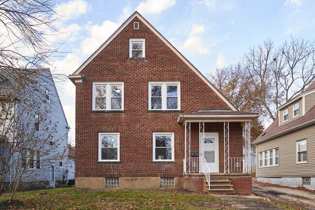 Building Photo - Large Firestone 4 Bed Brick Home