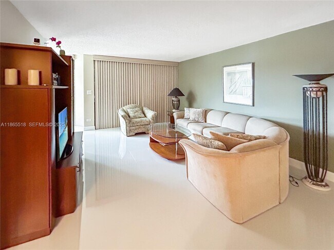 Building Photo - 7300 Radice Ct