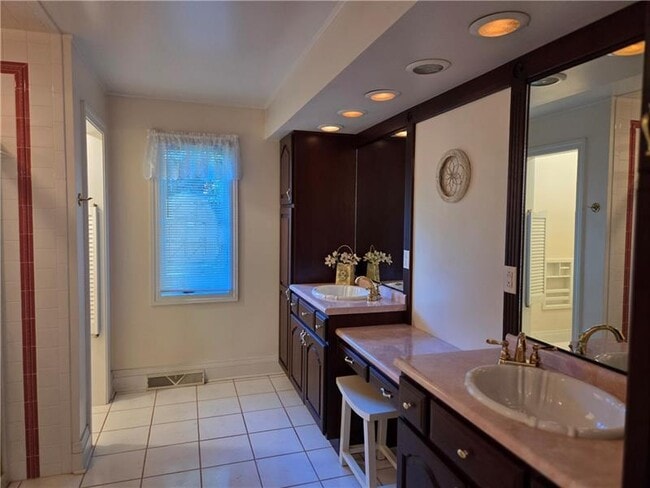 Building Photo - 111 Saddle Brook Cir