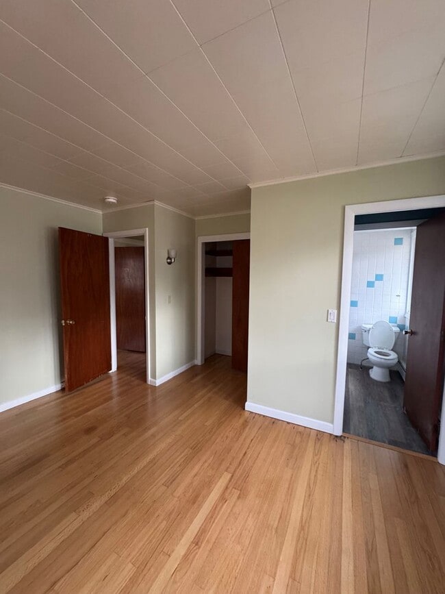 Building Photo - Spacious 3 Bedroom Home Available Now