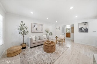 Building Photo - 185 Streamwood