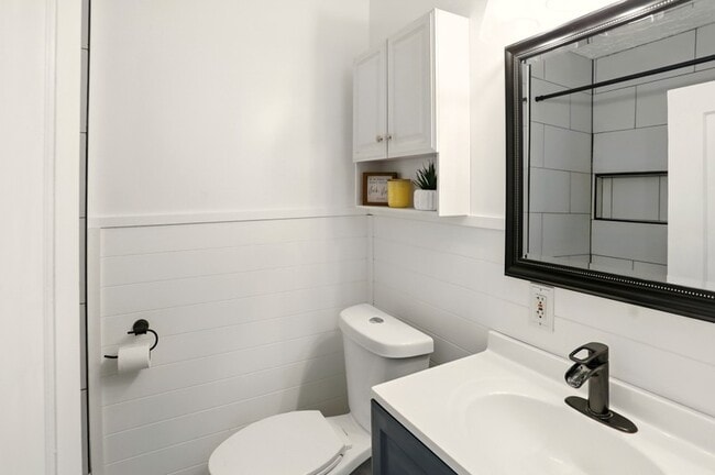 Building Photo - 2411 D Ave