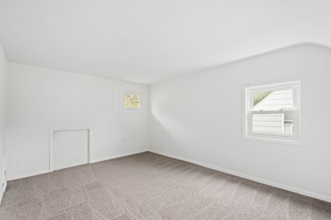 Building Photo - AVAILABLE JULY 1ST!! GORGEOUS 3 BED / 2 BATH HOME IN PENN HILLS!