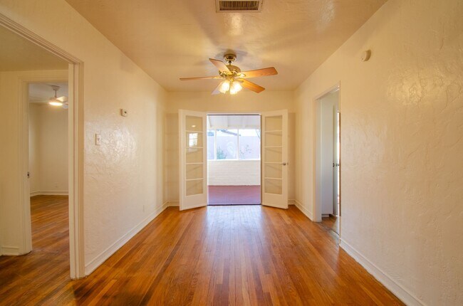 Building Photo - Iconic Sam Hughes Bungalow! Steps away from University of Arizona Main Campus!