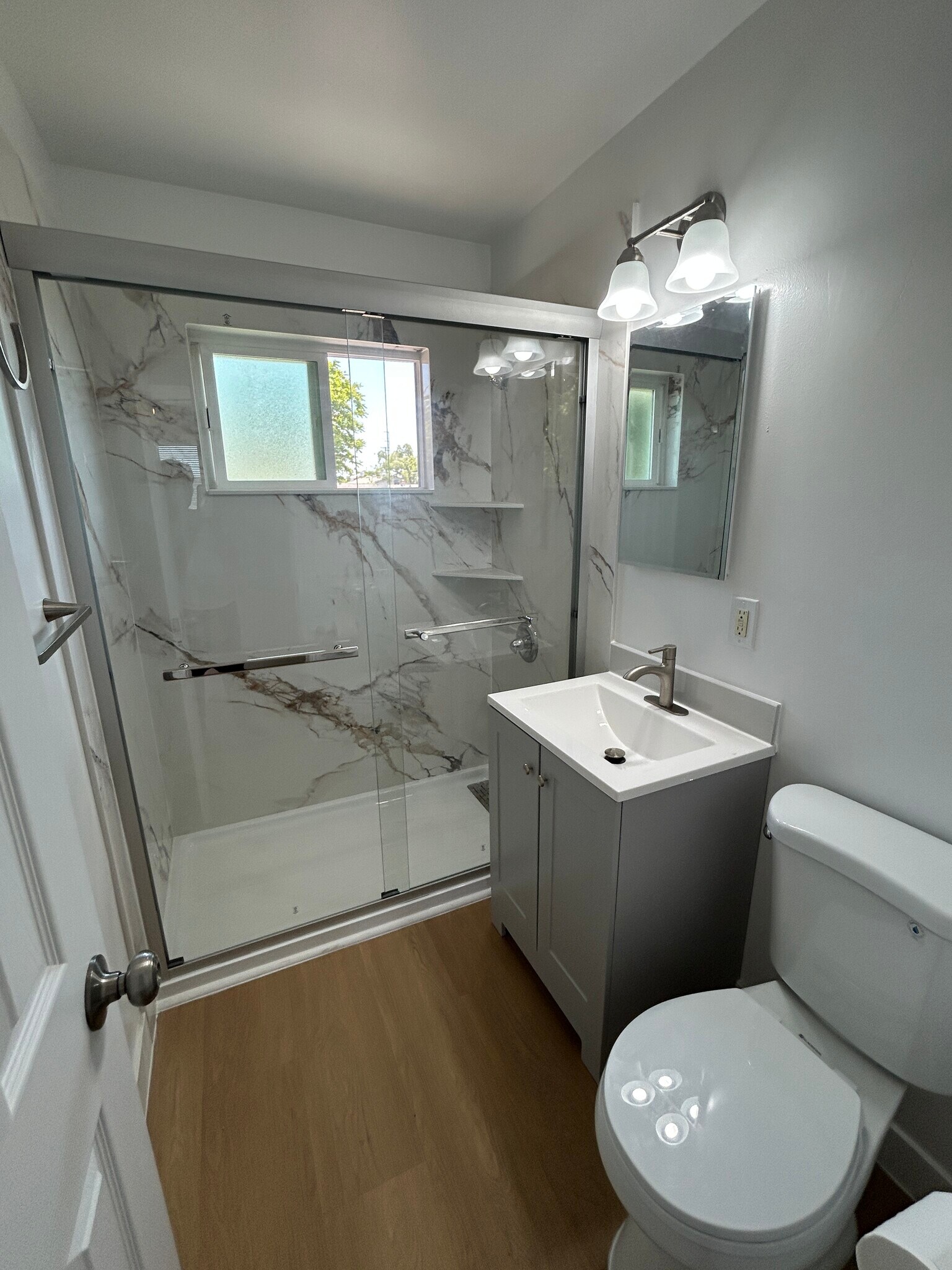 Building Photo - 574 W Hedding St