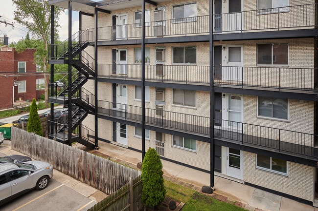 Building Photo - 7074 N Ridge Blvd