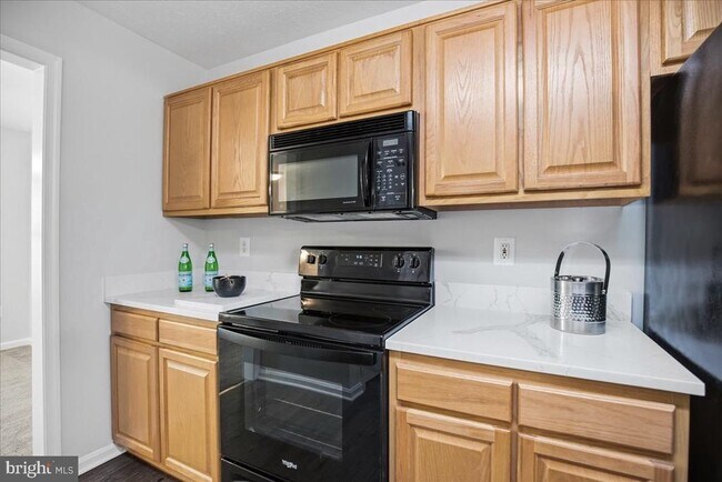 Building Photo - 8000 Delores Ct