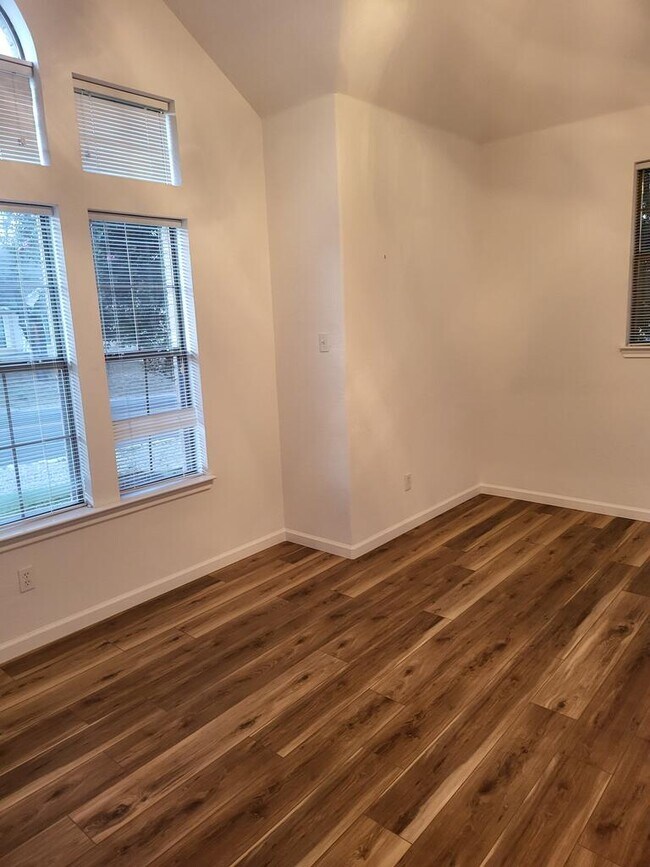 Building Photo - 100 Braeburn Cir