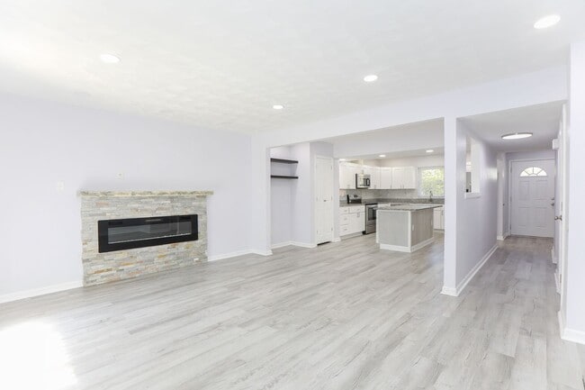 Building Photo - "Beautifully Updated Townhome – Ready for ...