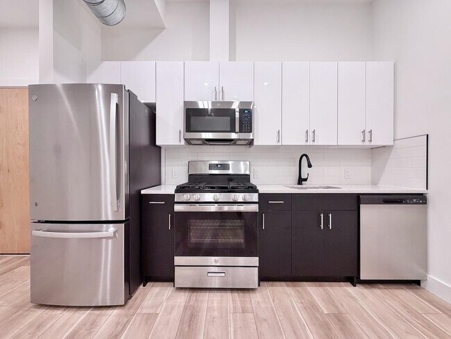 Building Photo - 375 Monmouth St