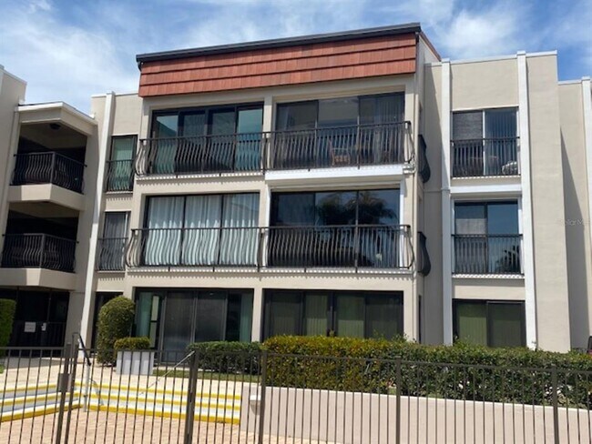 Building Photo - 845 S Gulfview Blvd