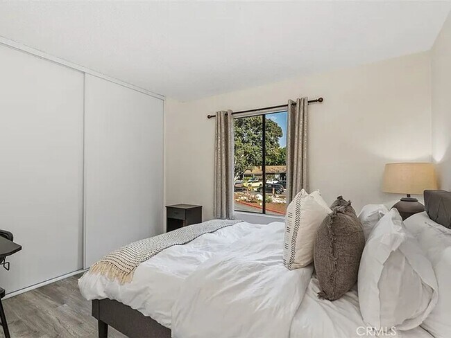 Building Photo - Move-In Ready 2BR | Fresh Paint | Unfurnished & Ready for Your Style