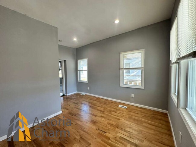 Building Photo - 3004 Clifton Ave