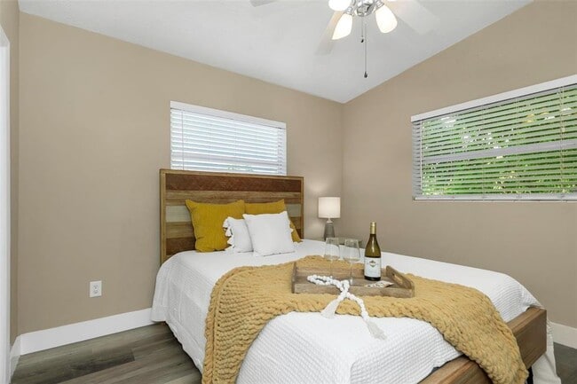 Building Photo - 676 Orangewood Dr