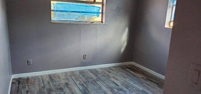 Building Photo - 143 W 17th St