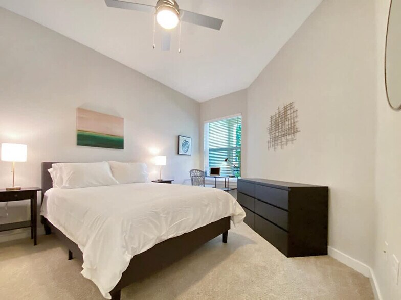 Building Photo - 2615 N Grady Ave