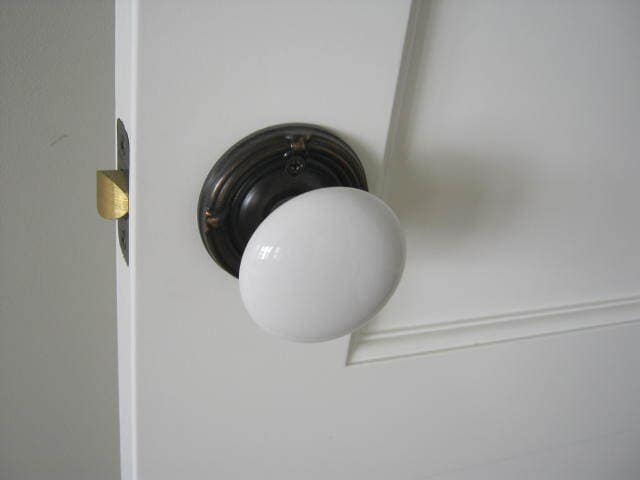 Porcelain Knobs - 4429 N Banner Dr