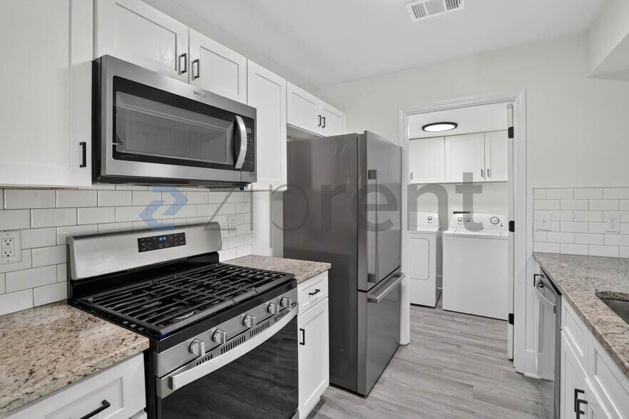 Building Photo - Unit 3