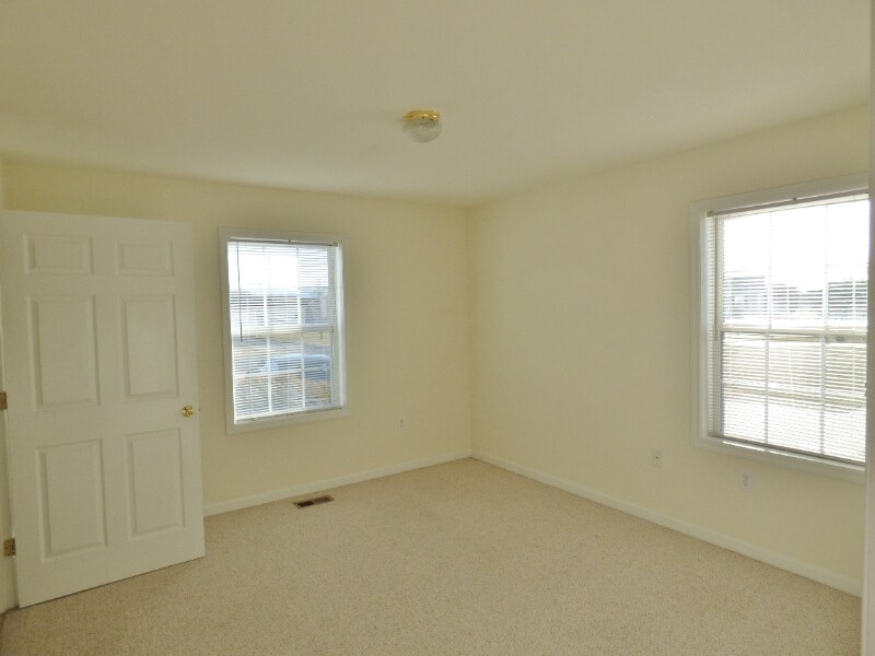 Building Photo - 9379 Redtop Ct