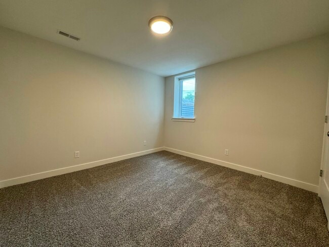 Building Photo - 1411 Rosemary Ln