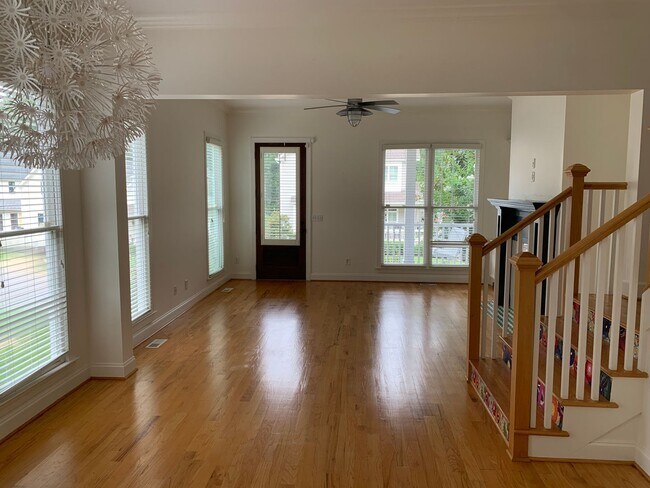 Building Photo - AVAILABLE NOW