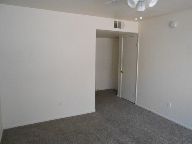 Building Photo - Spacious 2 Bedroom Condo in Gated Community near Eastern/Tropicana