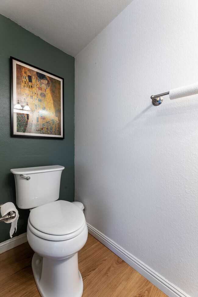 Building Photo - 4744 Ben Ave