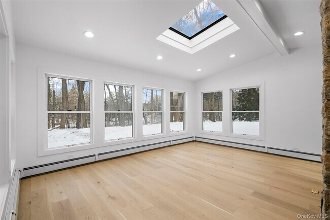 Building Photo - 88 Strathmore Rd