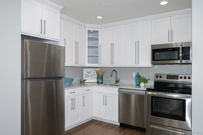 Building Photo - 255 E Main St