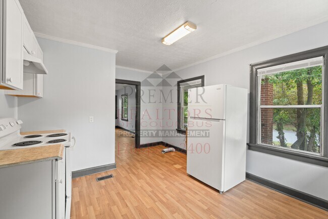 Building Photo - 1527 11th Ave