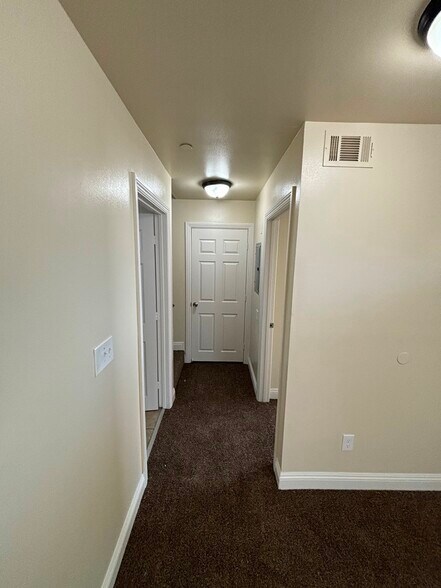 Building Photo - 324 W 77th St