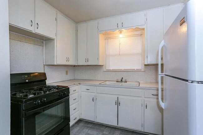 Building Photo - 507 Adams Ave