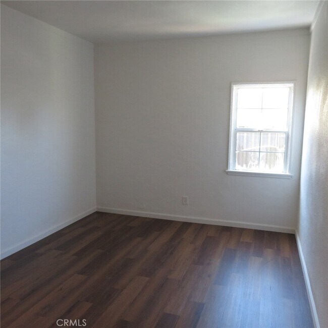 Building Photo - 1464 W 47th St
