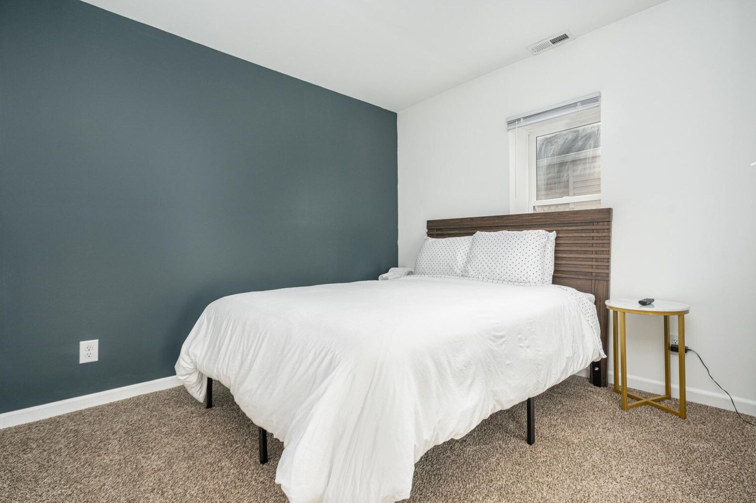 Building Photo - 2549 Columbia Ave