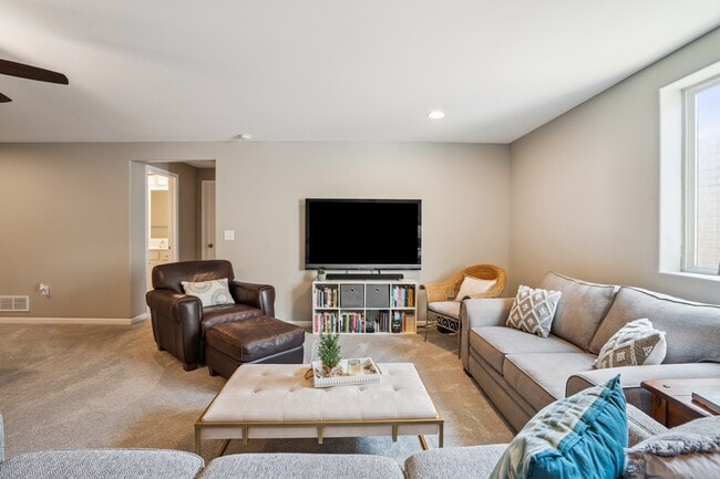 Building Photo - 3016 Sherwood Dr