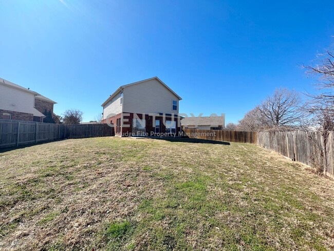 Building Photo - Amazing 2-Story 3/2.5/2 in Fort Worth For ...