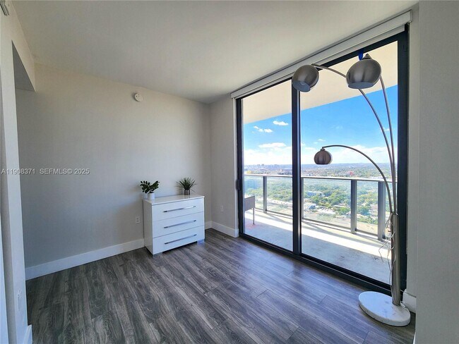 Building Photo - 121 NE 34th St