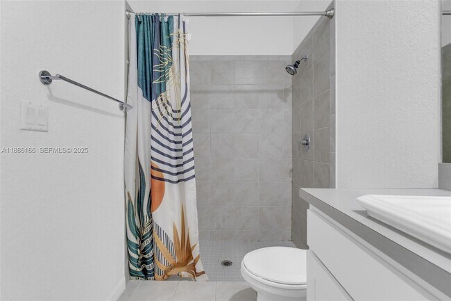 Building Photo - 424 NE 4th Ave