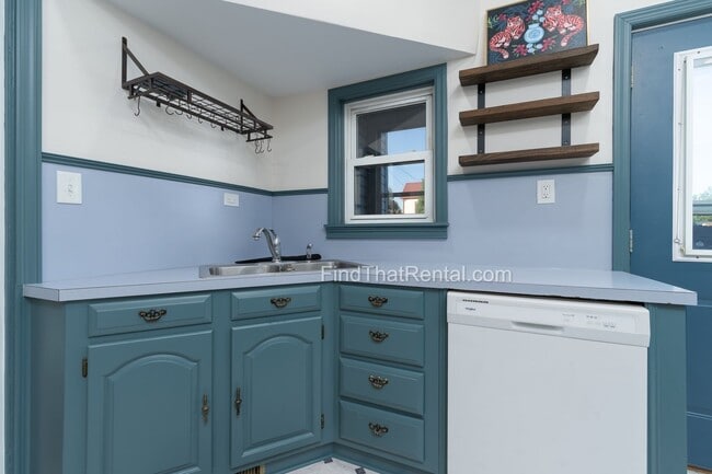 Building Photo - Downtown Carlisle Beautifully Renovated Pe...