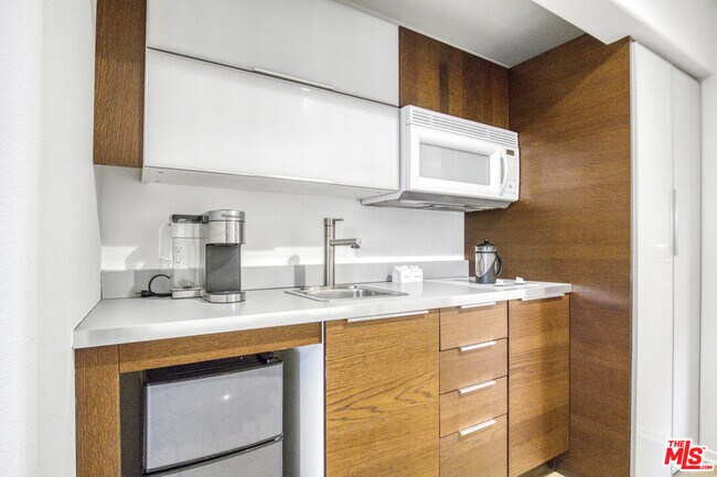 Building Photo - 1929 N Curson Ave