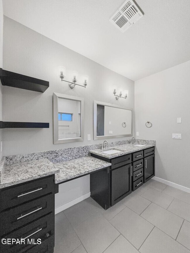 Building Photo - 14616 Tierra Burgos