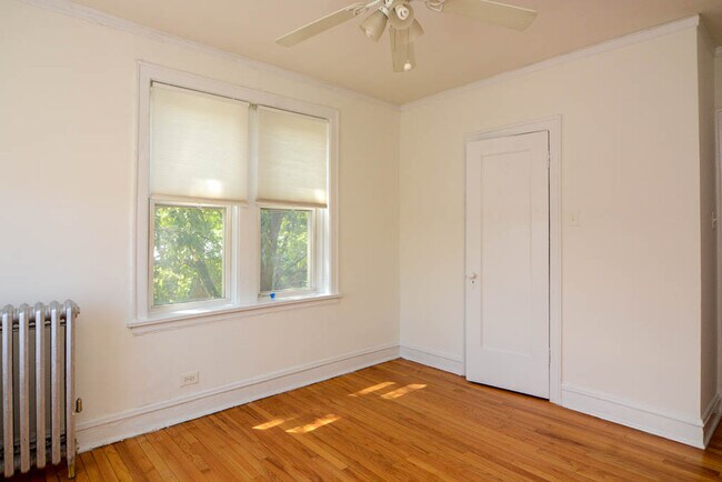 Building Photo - 4801 N Fairfield Ave