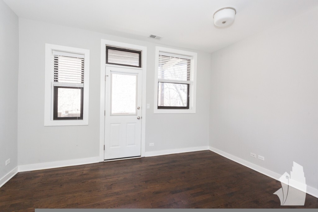 Building Photo - 1600 W Belle Plaine Ave