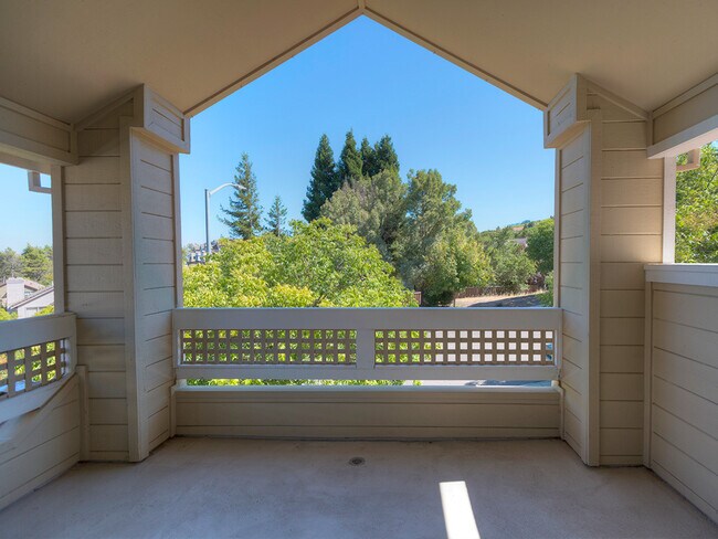 Building Photo - Delightful 3 Bedroom, 2 bath, Community Pool & Tennis, West Danville!