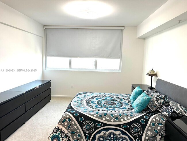 Building Photo - 253 NE 2nd St