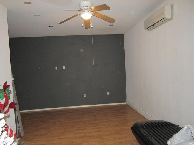 Building Photo - 9310 Albany Dr